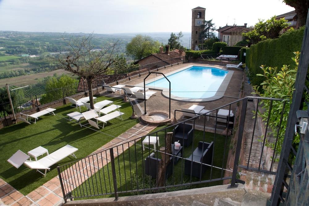 Hotel Castello Di Santa Vittoria Santa Vittoria d'Alba Ngoại thất bức ảnh