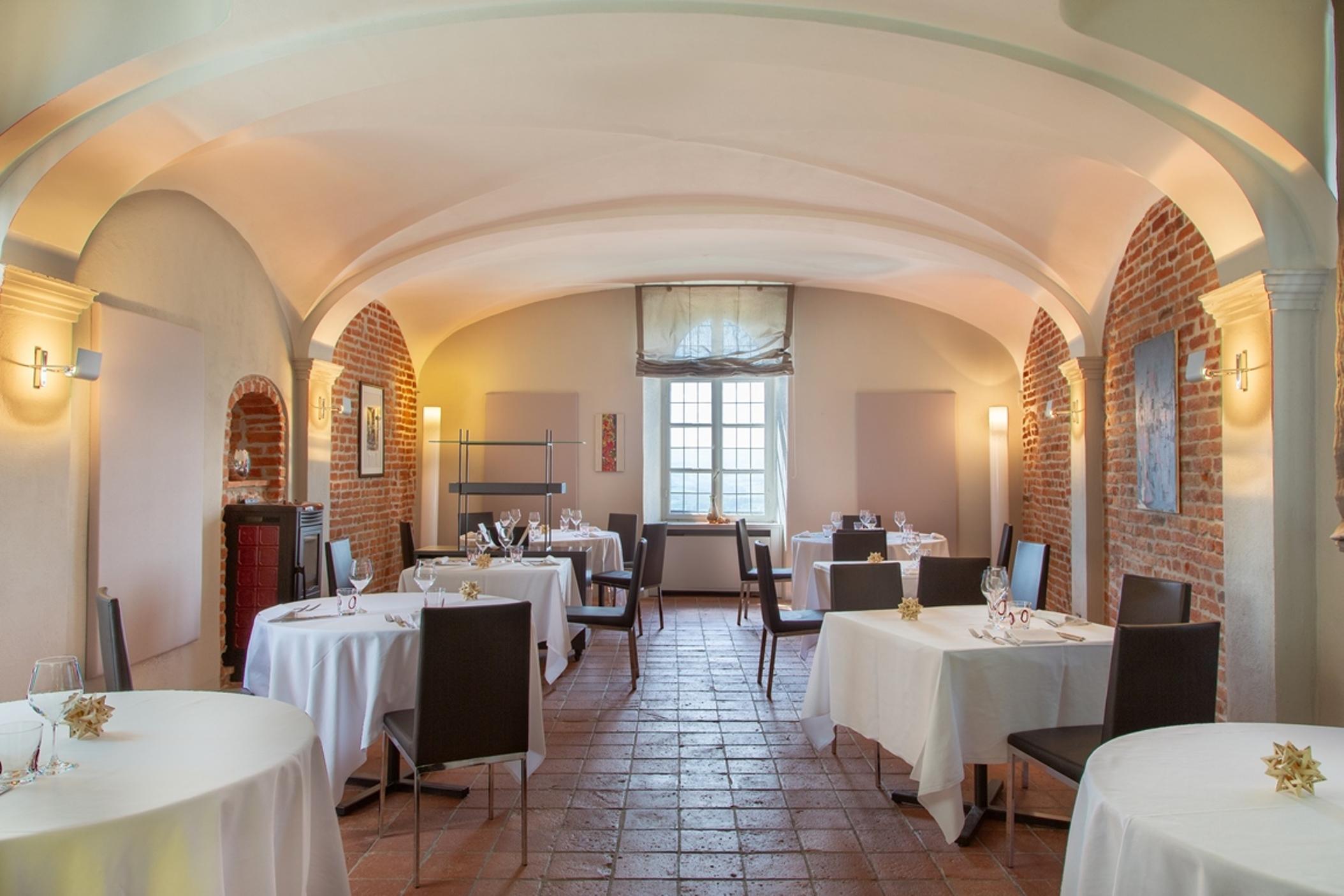 Hotel Castello Di Santa Vittoria Santa Vittoria d'Alba Ngoại thất bức ảnh