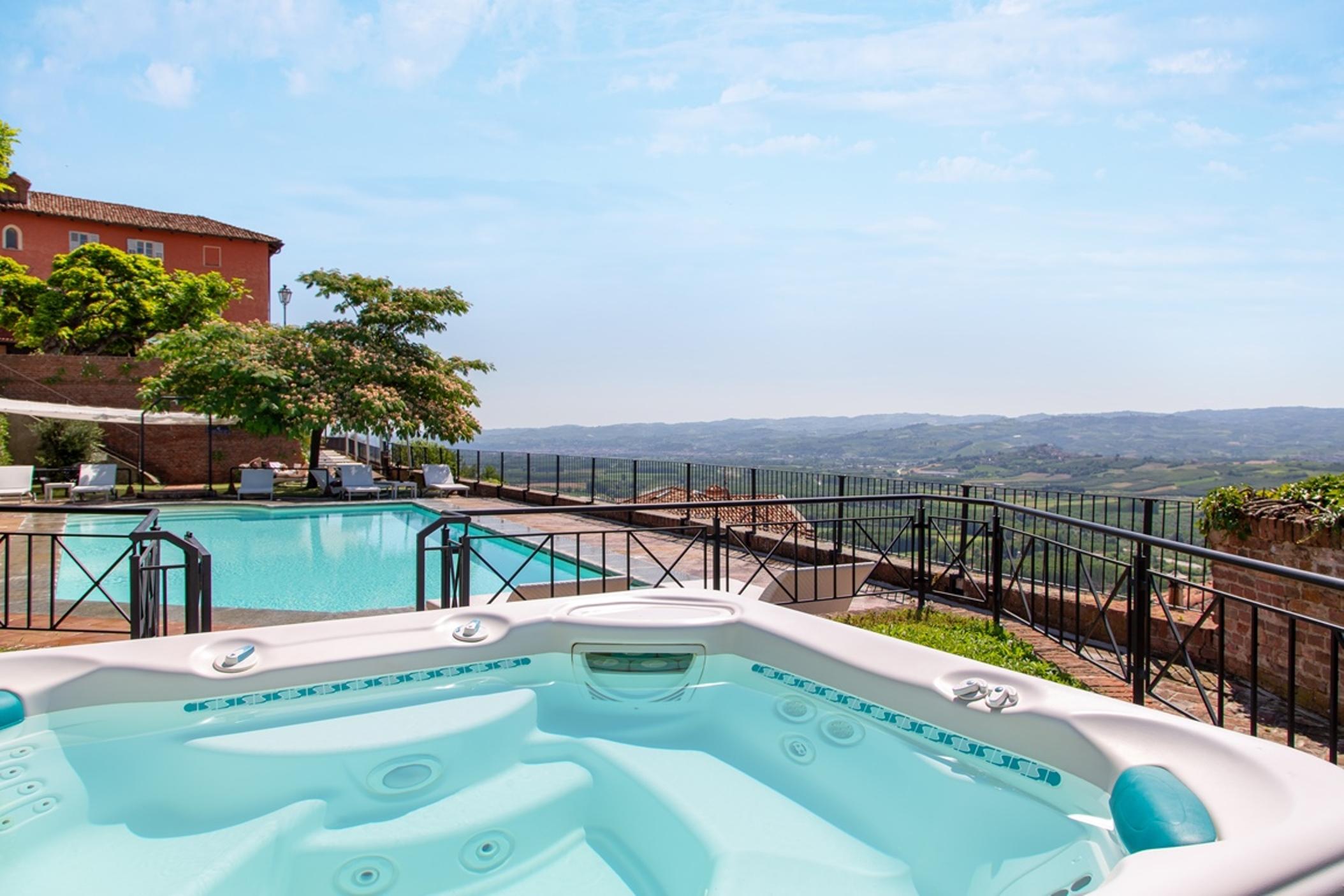 Hotel Castello Di Santa Vittoria Santa Vittoria d'Alba Ngoại thất bức ảnh