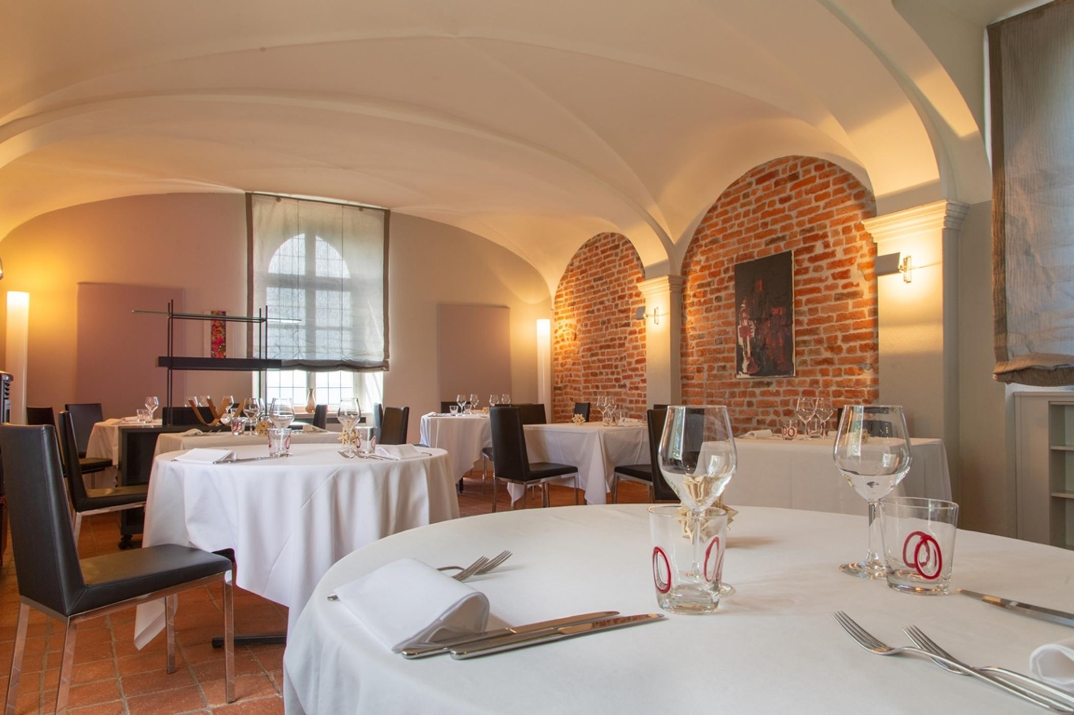 Hotel Castello Di Santa Vittoria Santa Vittoria d'Alba Ngoại thất bức ảnh