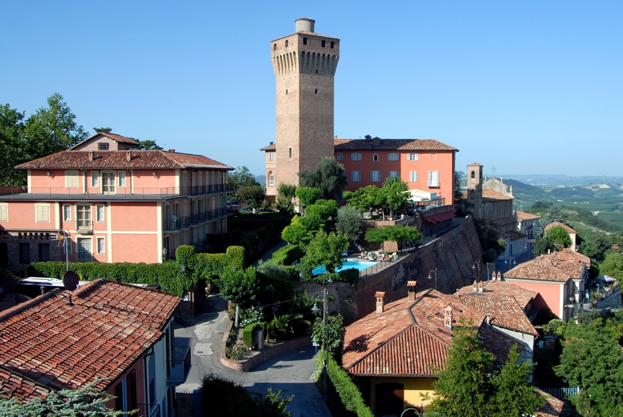 Hotel Castello Di Santa Vittoria Santa Vittoria d'Alba Ngoại thất bức ảnh