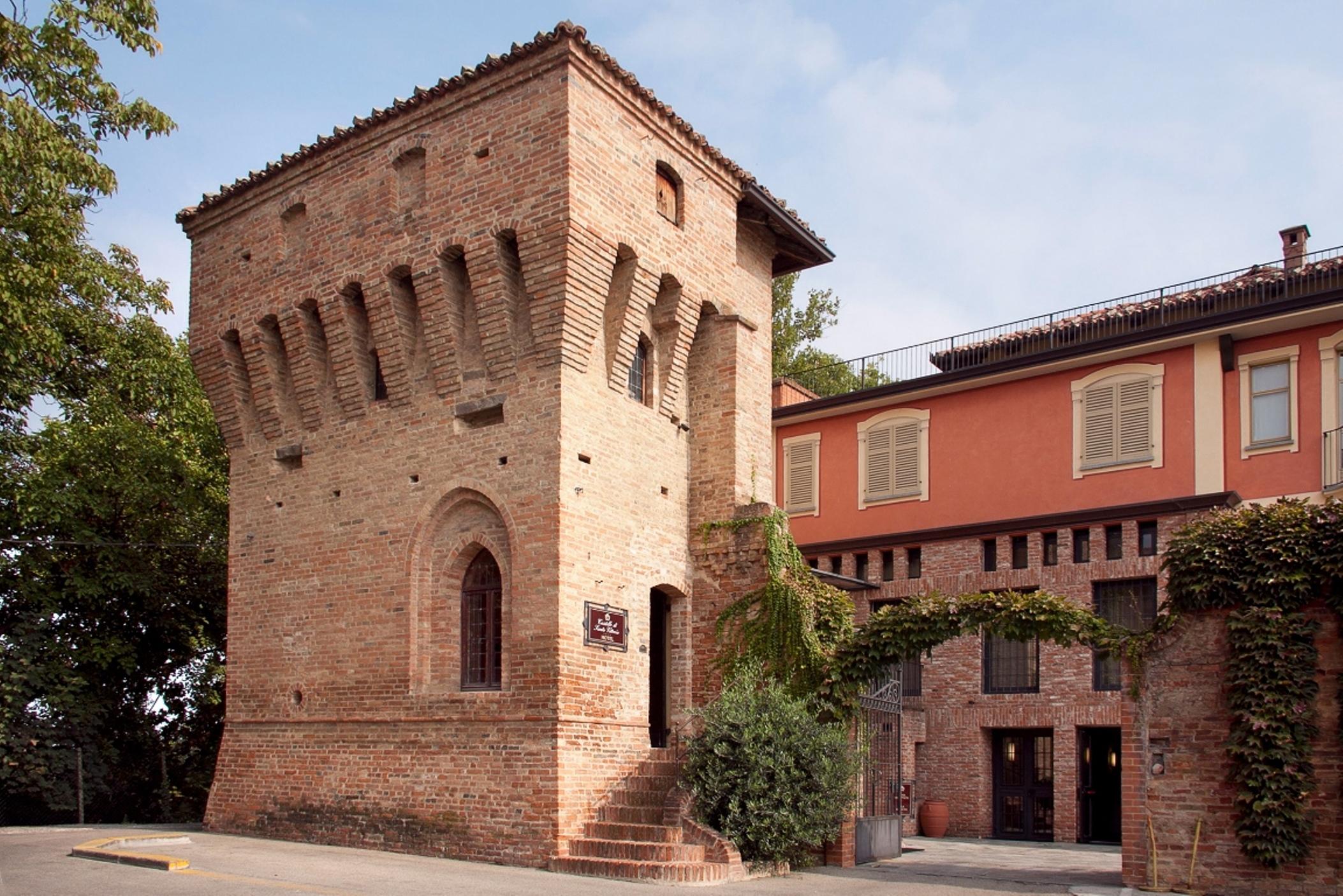 Hotel Castello Di Santa Vittoria Santa Vittoria d'Alba Ngoại thất bức ảnh