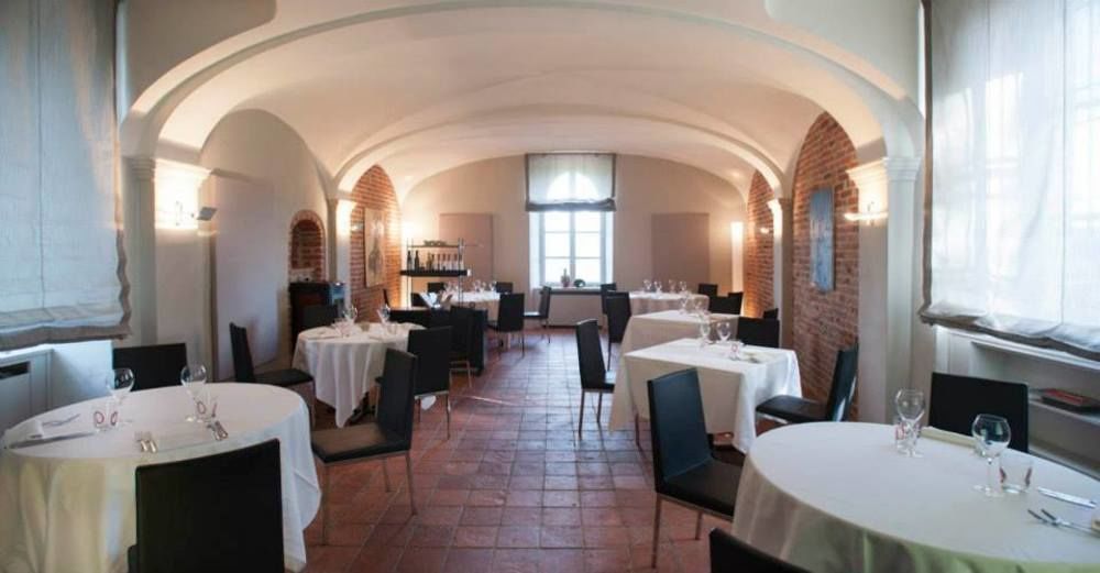Hotel Castello Di Santa Vittoria Santa Vittoria d'Alba Ngoại thất bức ảnh