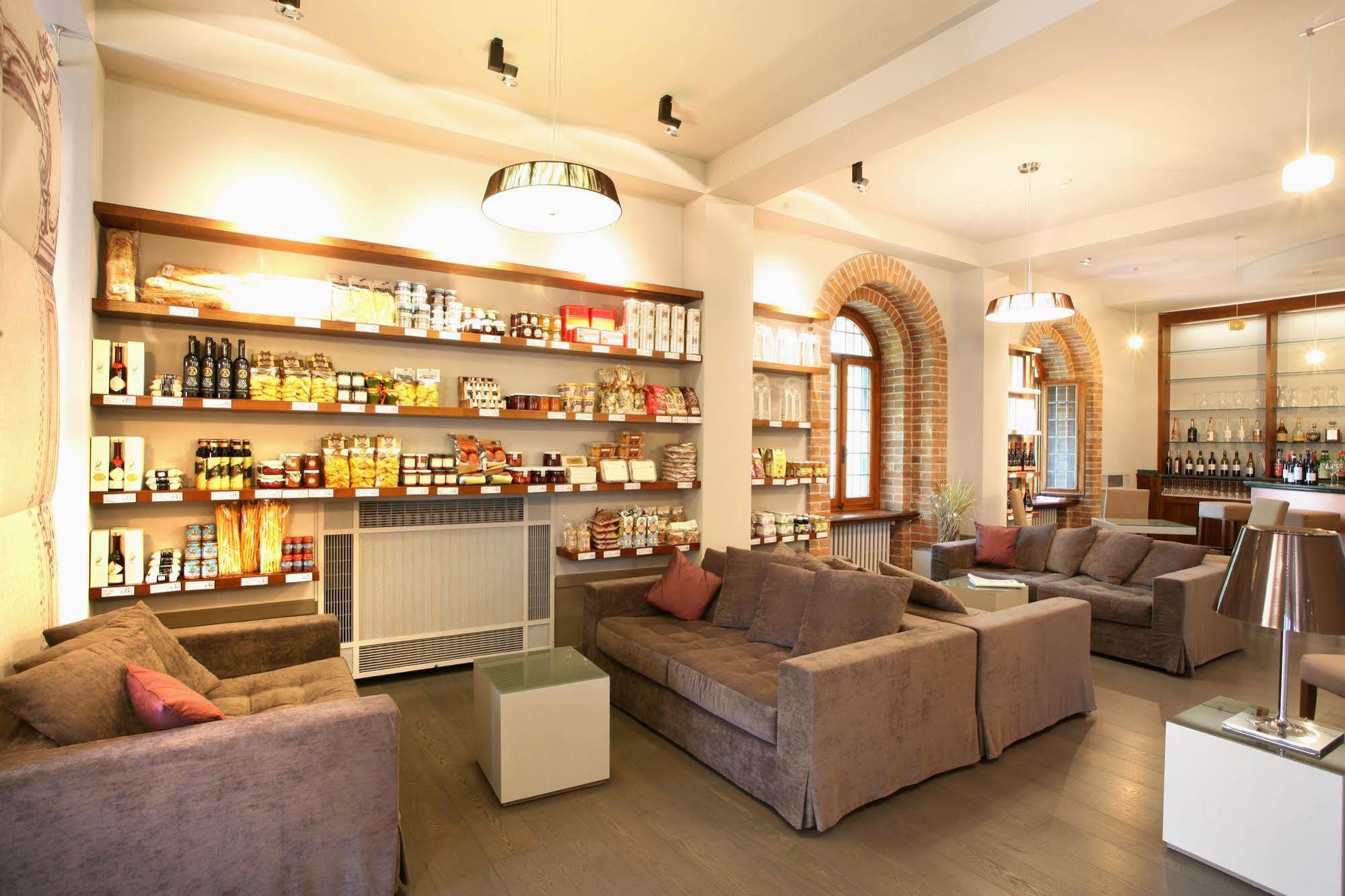 Hotel Castello Di Santa Vittoria Santa Vittoria d'Alba Ngoại thất bức ảnh